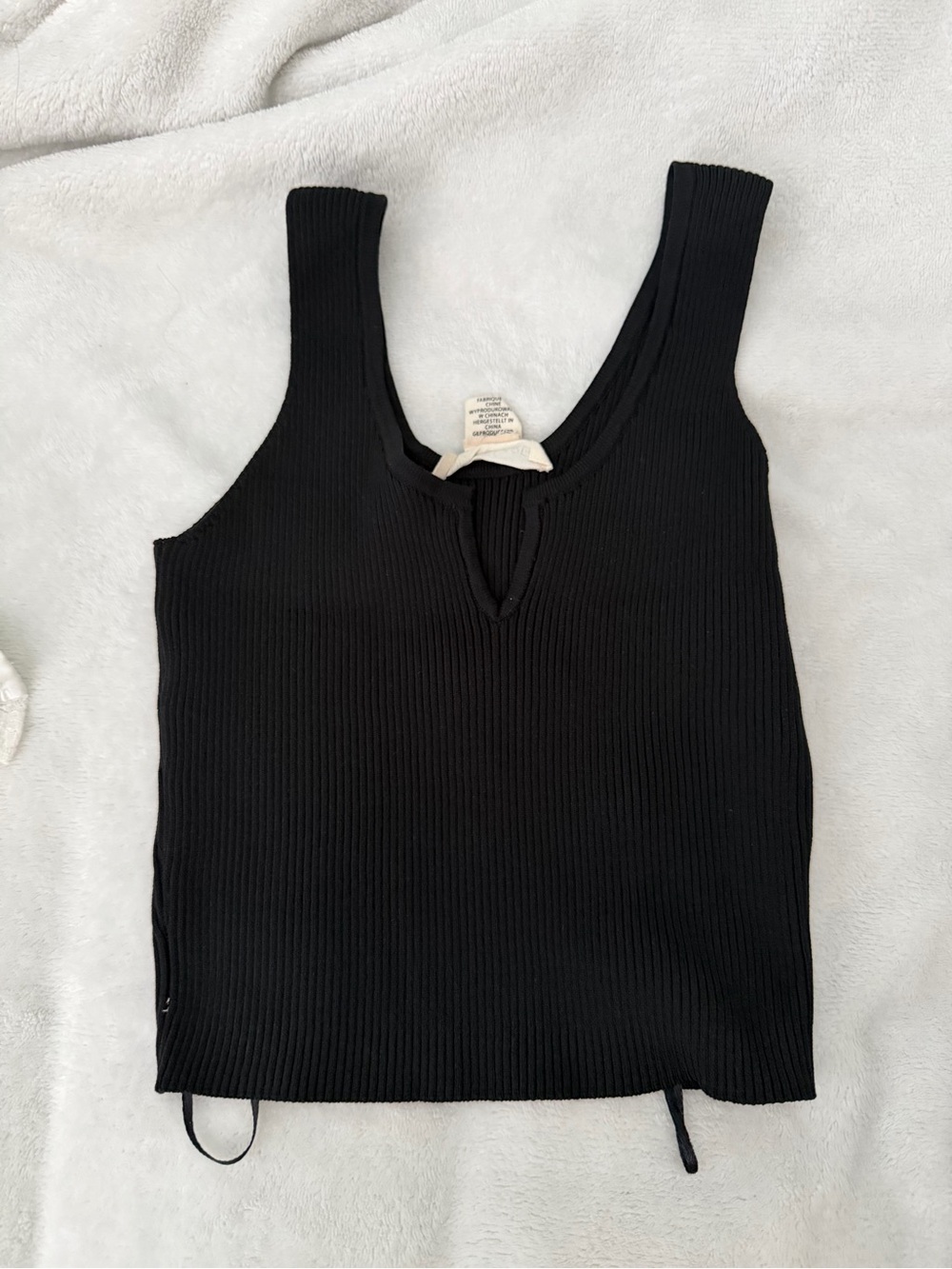 Ribbed V-Neck Tank Top - Black SIZE Small